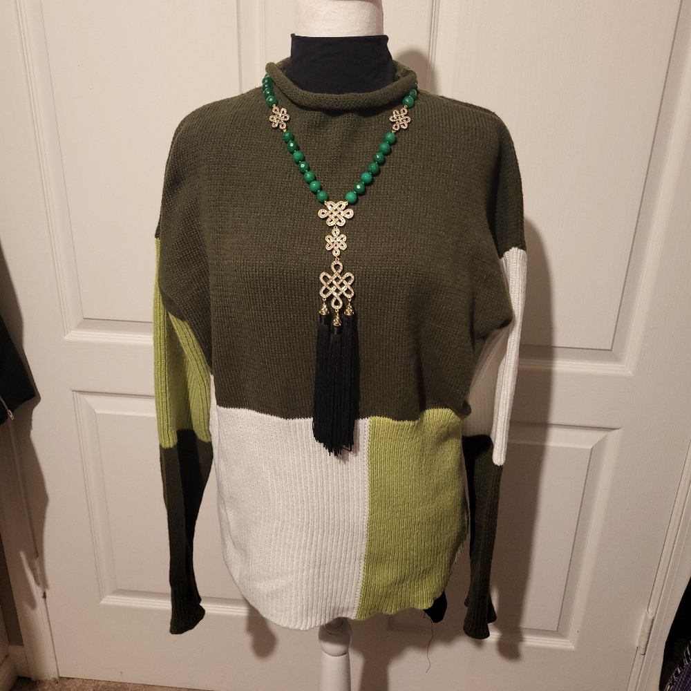 15: Sweater: NWOT: Colorblock: p2p: 24in Length: 27in